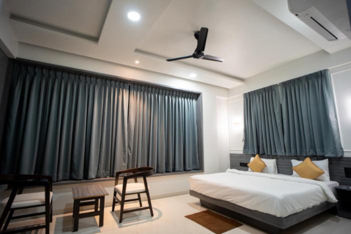 Hotel Oberon Solapur Εξωτερικό φωτογραφία
