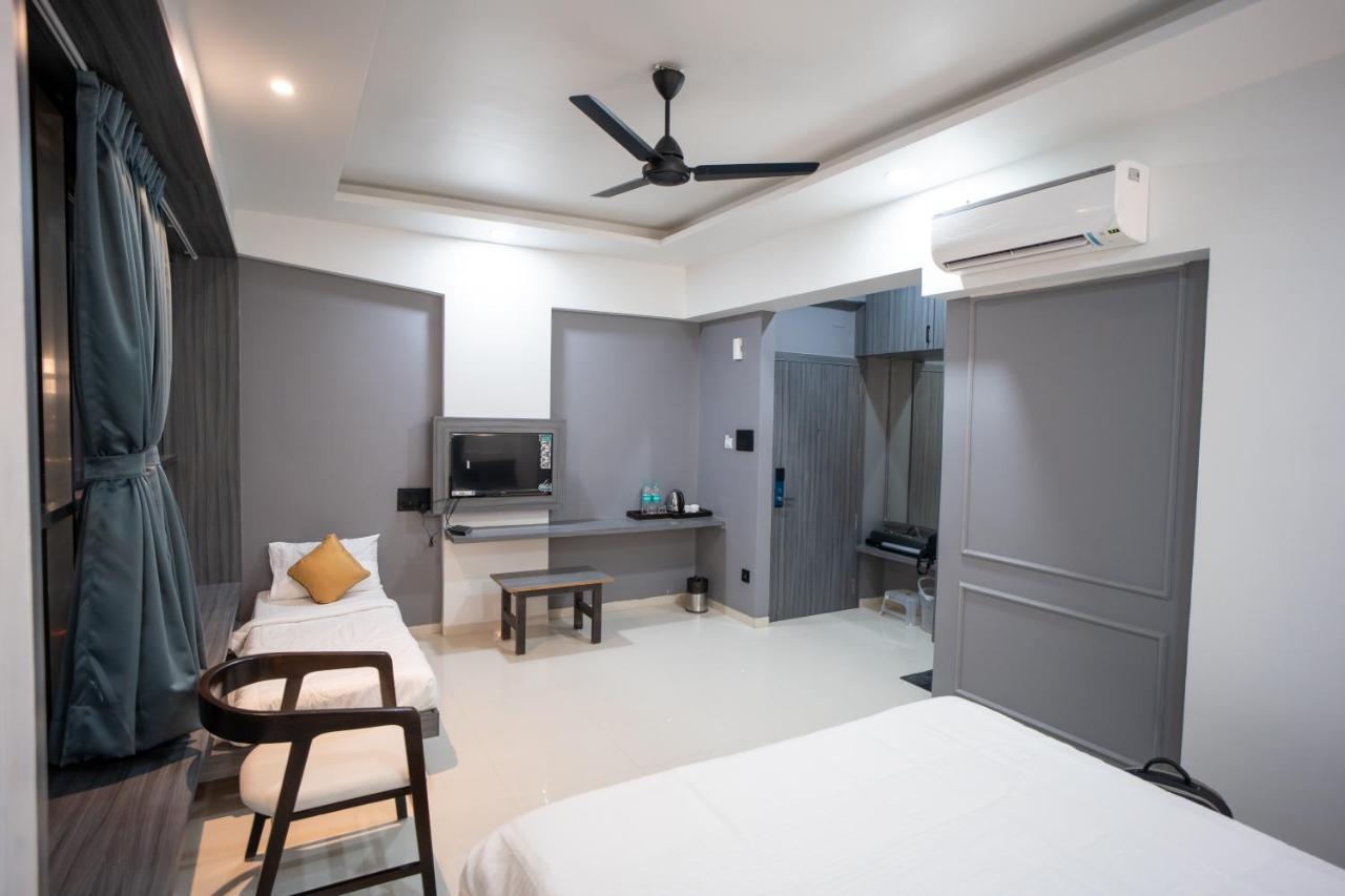 Hotel Oberon Solapur Εξωτερικό φωτογραφία