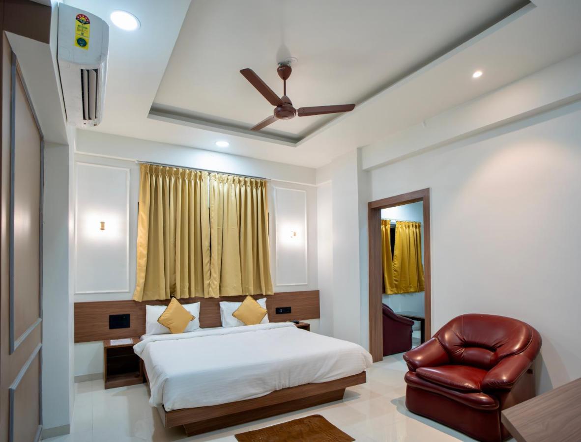 Hotel Oberon Solapur Εξωτερικό φωτογραφία