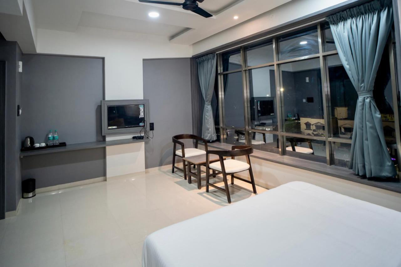 Hotel Oberon Solapur Εξωτερικό φωτογραφία