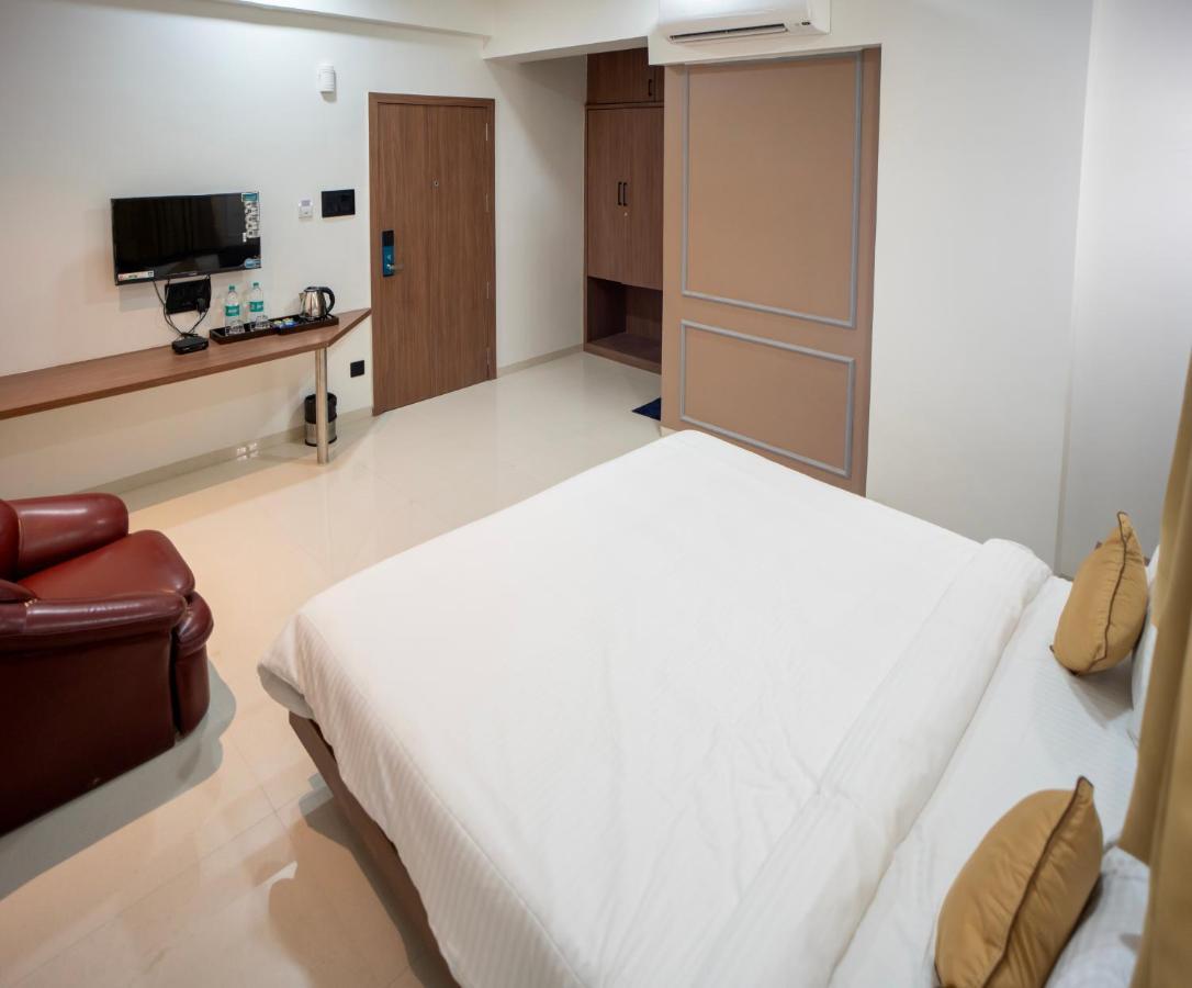 Hotel Oberon Solapur Εξωτερικό φωτογραφία