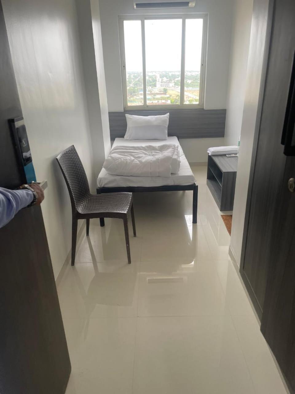 Hotel Oberon Solapur Εξωτερικό φωτογραφία