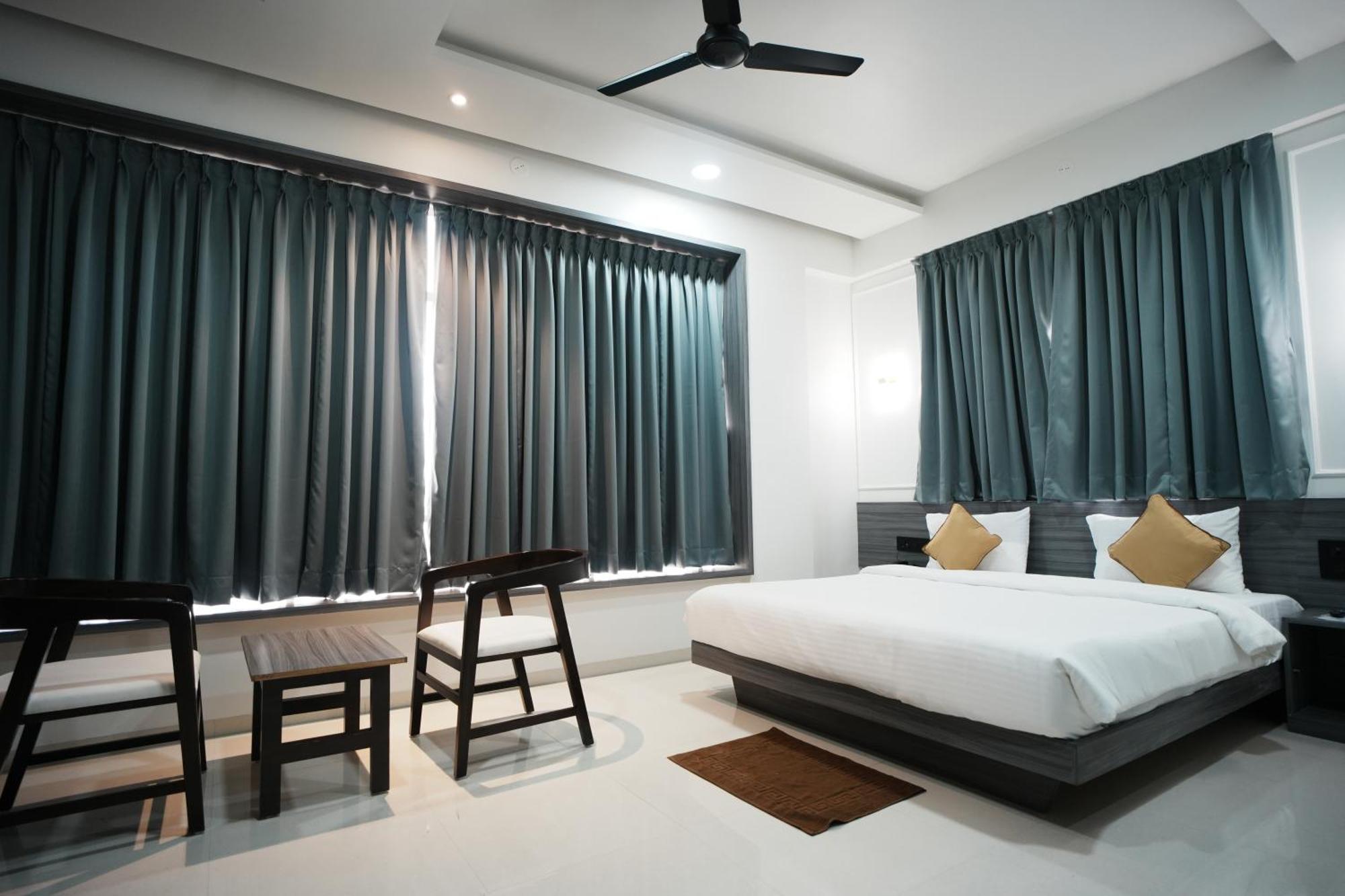Hotel Oberon Solapur Εξωτερικό φωτογραφία