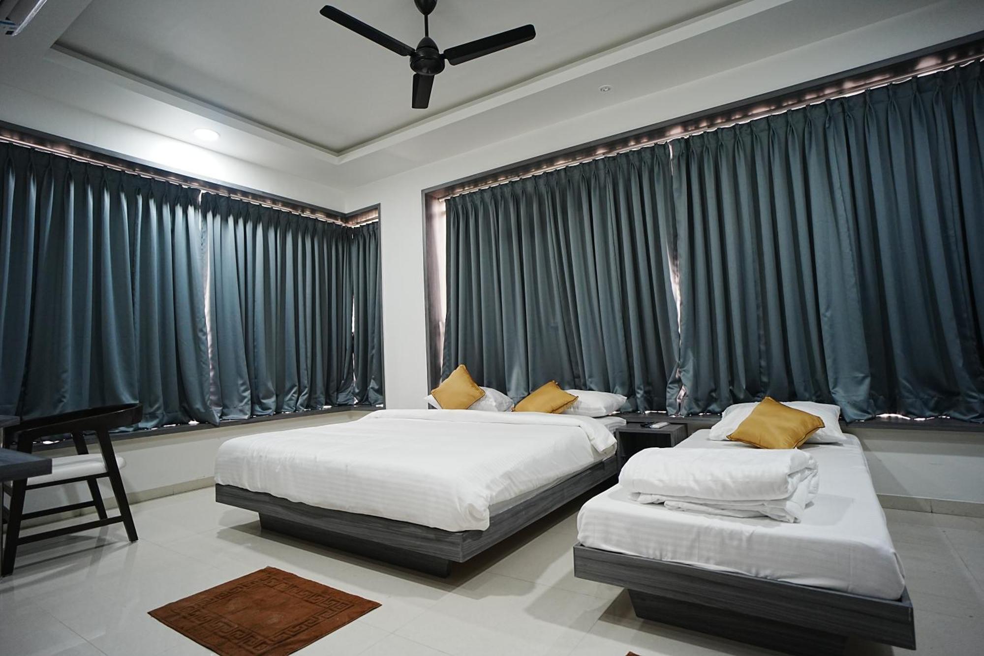 Hotel Oberon Solapur Εξωτερικό φωτογραφία