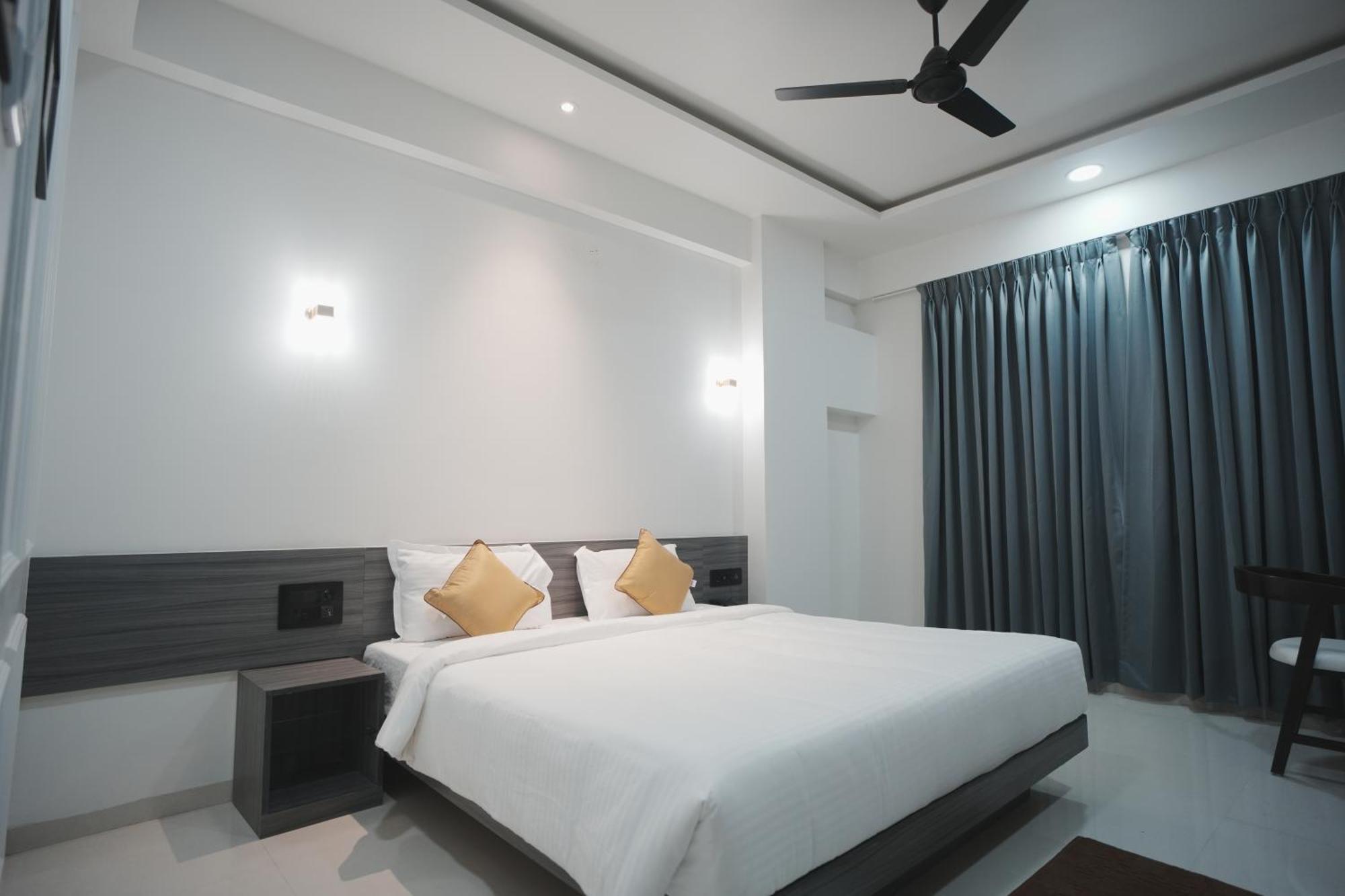 Hotel Oberon Solapur Εξωτερικό φωτογραφία