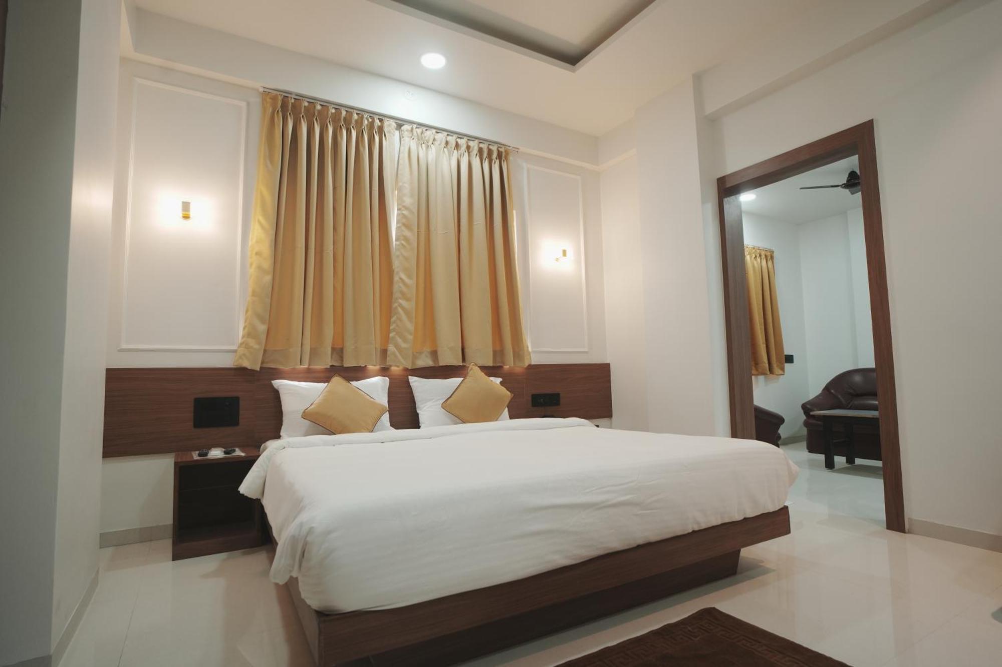 Hotel Oberon Solapur Εξωτερικό φωτογραφία